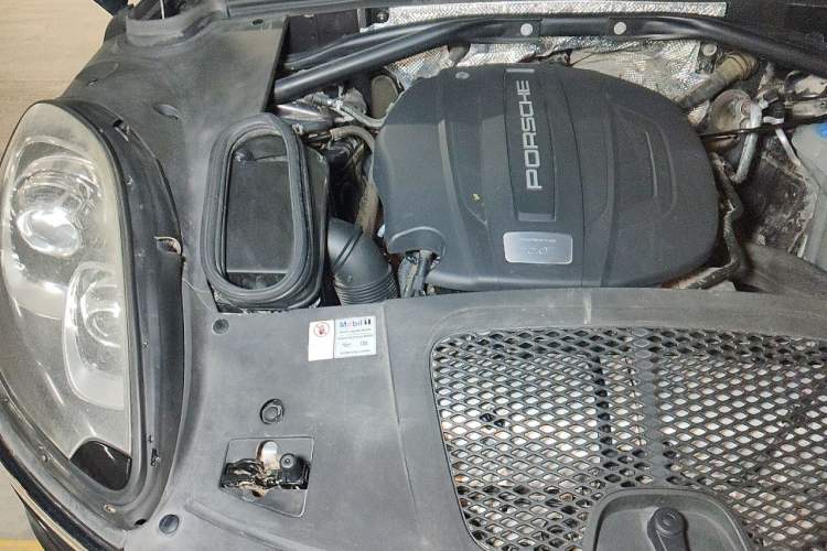 Used Porsche Macan 2017 Macan 2.0T Engine Bay Right