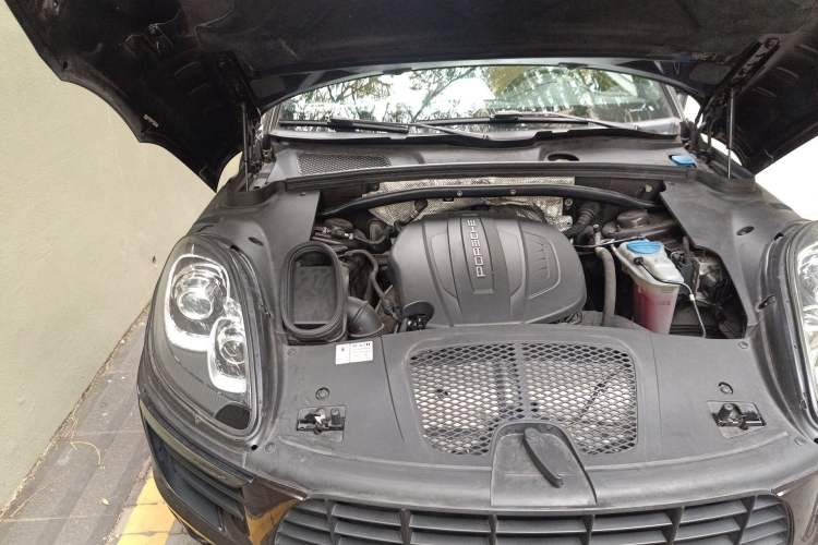 Used Porsche Macan 2017 Macan 2.0T Engine Bay Right