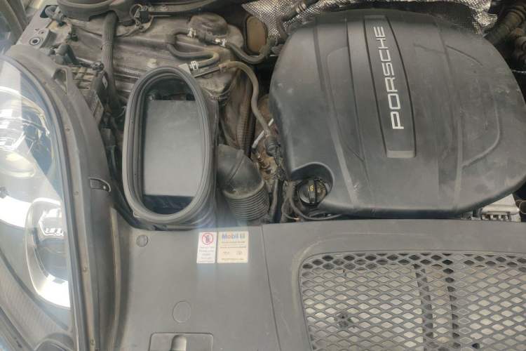 Used Porsche Macan 2017 Macan 2.0T Engine Bay Right