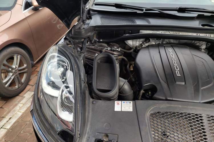 Used Porsche Macan 2017 Macan 2.0T Engine Bay Right