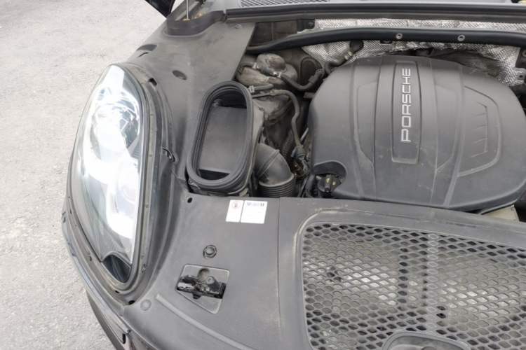 Used Porsche Macan 2017 Macan 2.0T Engine Bay Right