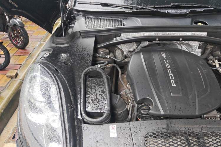Used Porsche Macan 2017 Macan 2.0T Engine Bay Right
