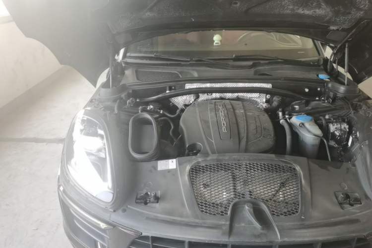 Used Porsche Macan 2017 Macan 2.0T Engine Bay Right