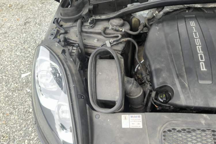 Used Porsche Macan 2017 Macan 2.0T Engine Bay Right
