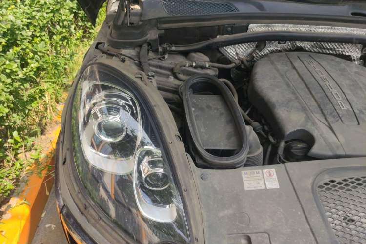 Used Porsche Macan 2017 Macan 2.0T Engine Bay Right