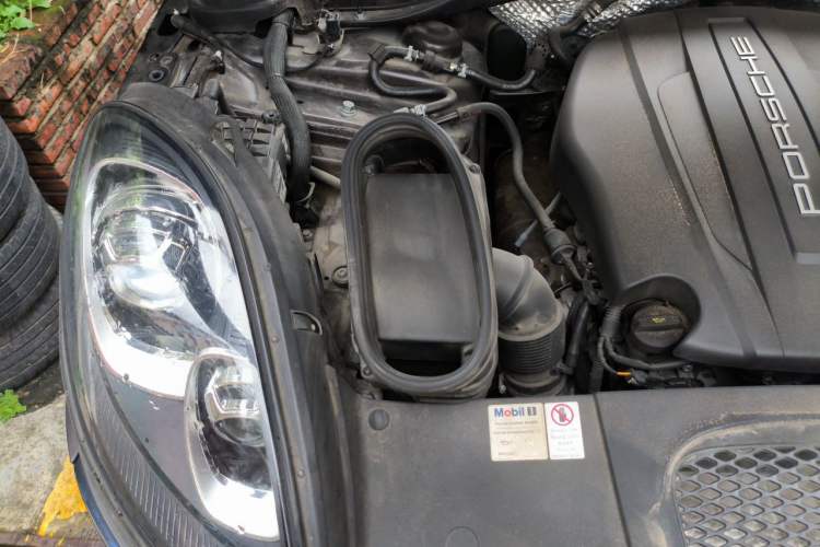 Used Porsche Macan 2017 Macan 2.0T Engine Bay Right