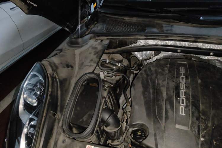 Used Porsche Macan 2017 Macan 2.0T Engine Bay Right