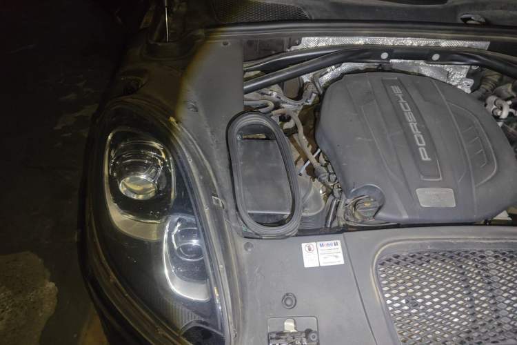 Used Porsche Macan 2017 Macan 2.0T Engine Bay Right