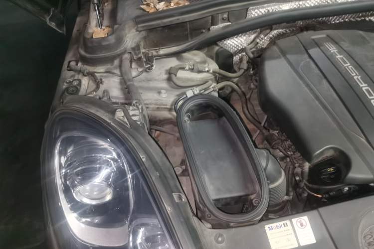 Used Porsche Macan 2017 Macan 2.0T Engine Bay Right