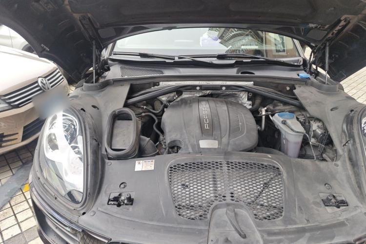 Used Porsche Macan 2017 Macan 2.0T Engine Bay Right