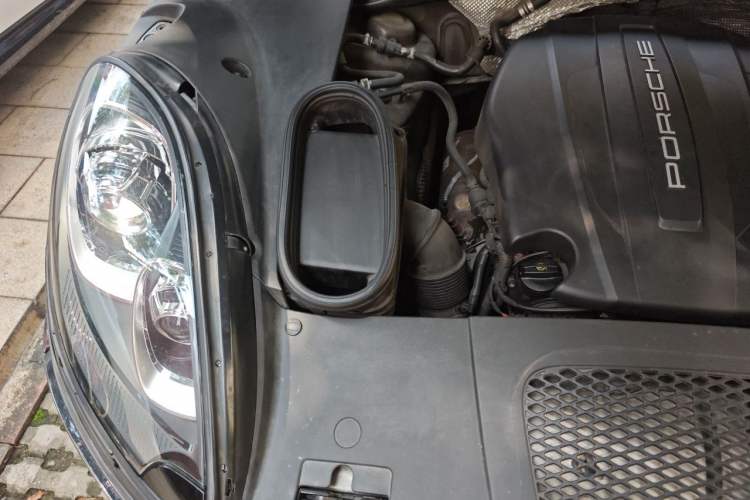 Used Porsche Macan 2017 Macan 2.0T Engine Bay Right