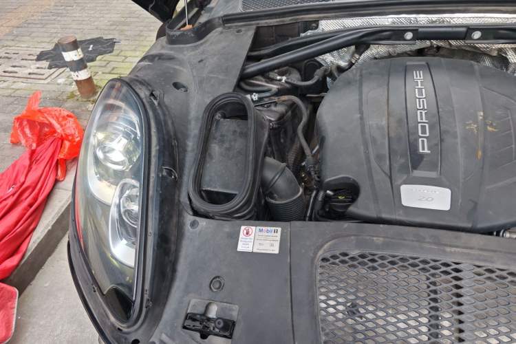 Used Porsche Macan 2017 Macan 2.0T Engine Bay Right