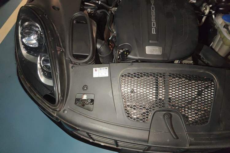 Used Porsche Macan 2017 Macan 2.0T Engine Bay Right