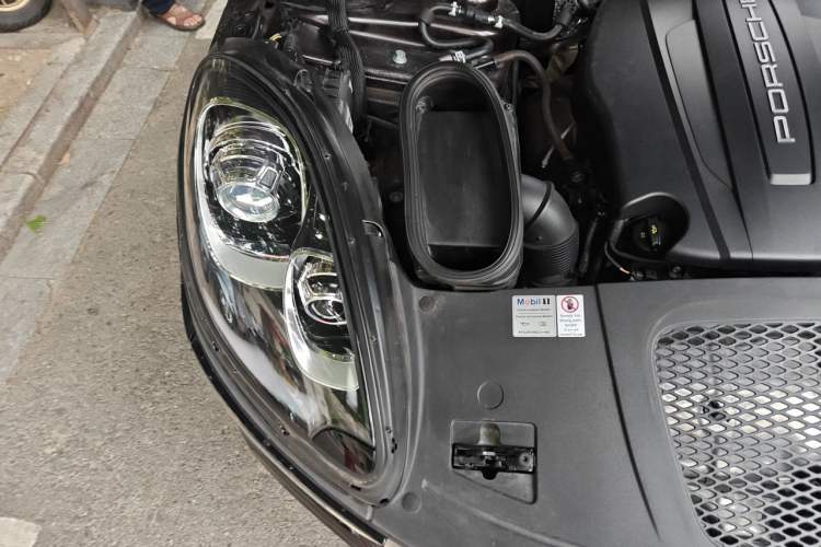 Used Porsche Macan 2017 Macan 2.0T Engine Bay Right