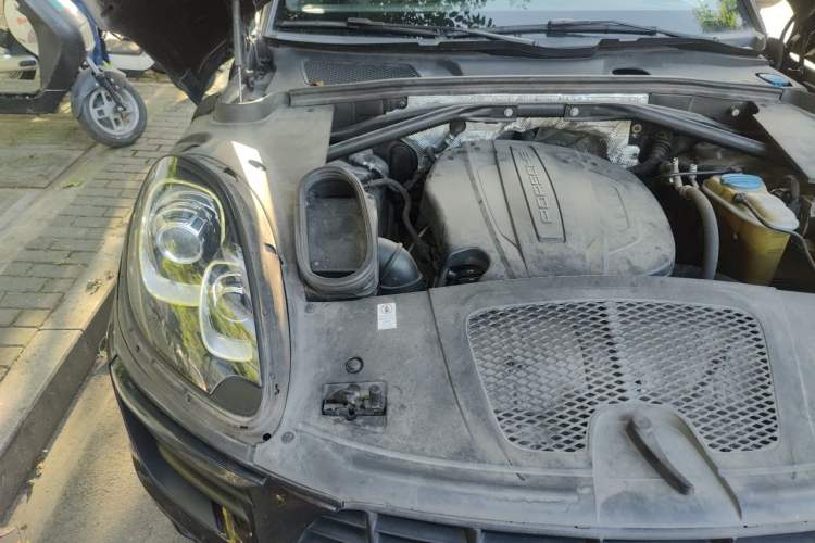 Used Porsche Macan 2017 Macan 2.0T Engine Bay Right