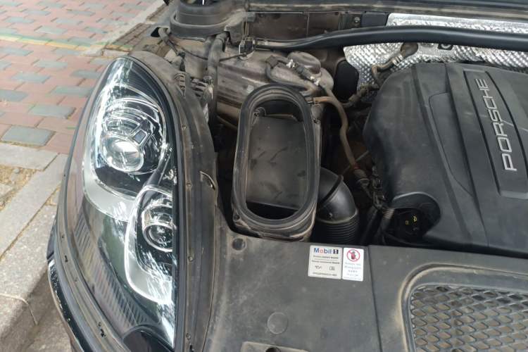 Used Porsche Macan 2017 Macan 2.0T Engine Bay Right