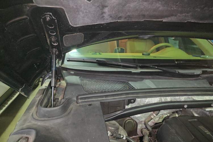 Used Porsche Macan 2017 Macan 2.0T Engine Bay Right
