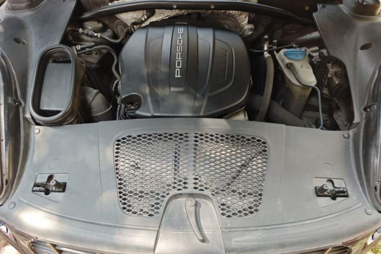 Used Porsche Macan 2017 Macan 2.0T Engine Bay