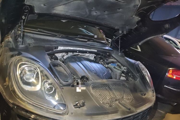 Used Porsche Macan 2017 Macan 2.0T Engine Bay