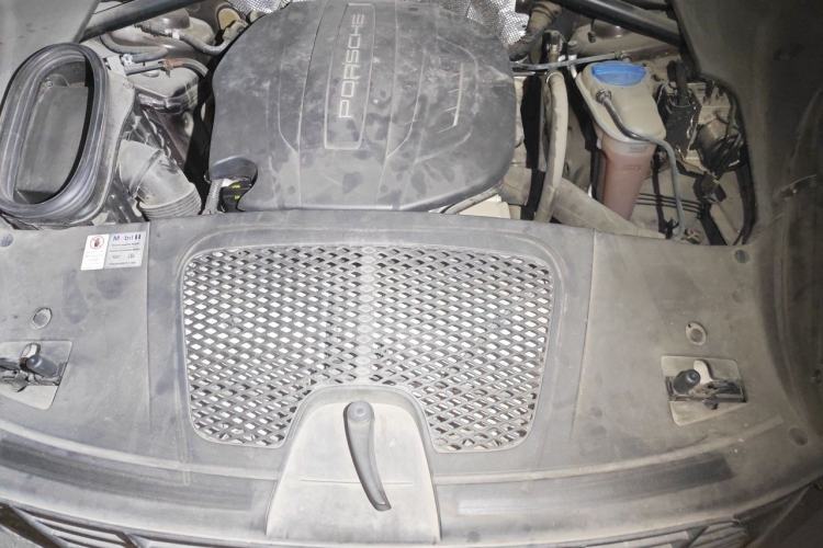 Used Porsche Macan 2017 Macan 2.0T Engine Bay