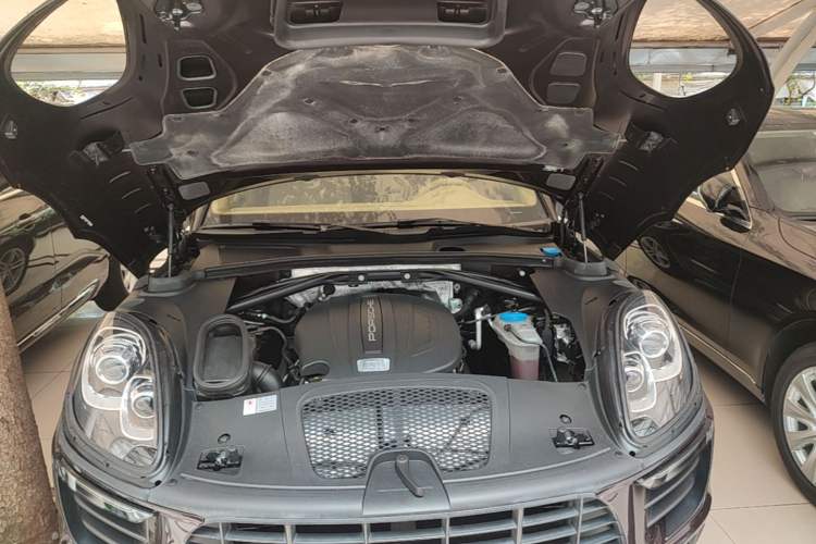 Used Porsche Macan 2017 Macan 2.0T Engine Bay