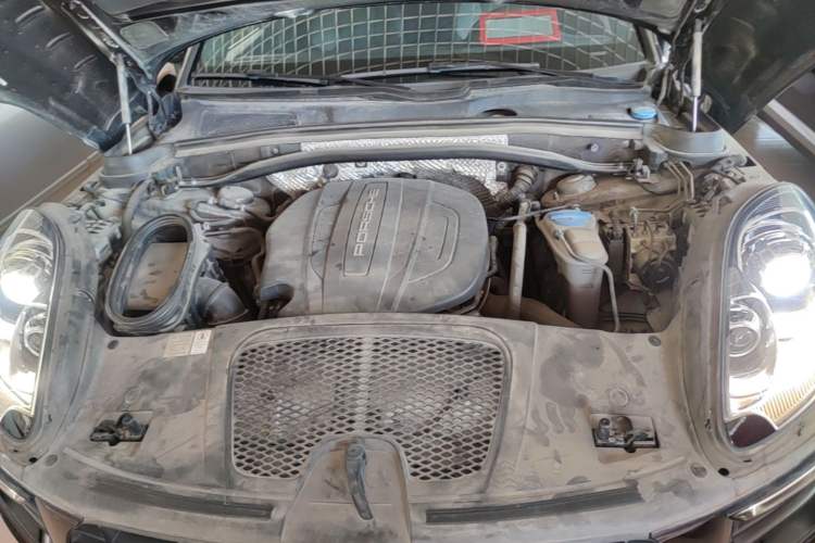 Used Porsche Macan 2017 Macan 2.0T Engine Bay
