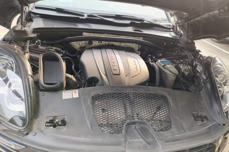 Used Porsche Macan 2017 Macan 2.0T Engine Bay