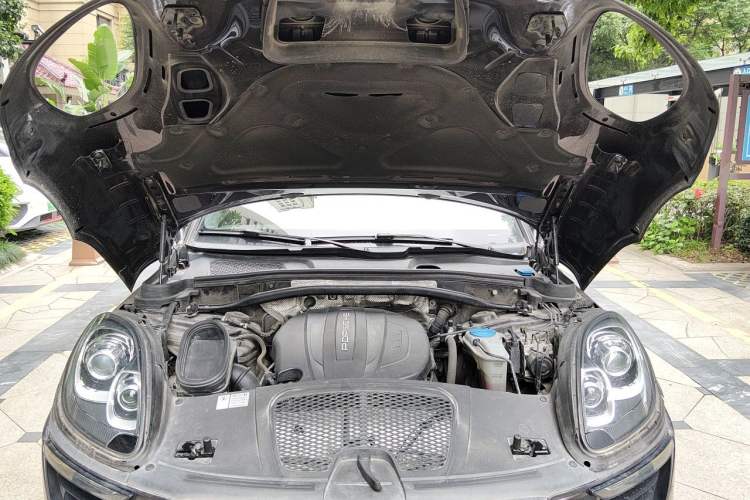 Used Porsche Macan 2017 Macan 2.0T Engine Bay