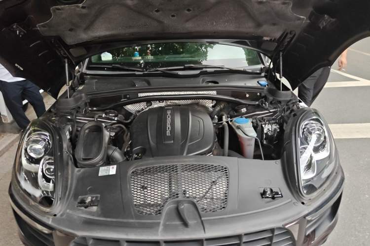 Used Porsche Macan 2017 Macan 2.0T Engine Bay