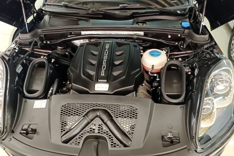Used Porsche Macan 2017 Macan S 3.0T Engine Bay
