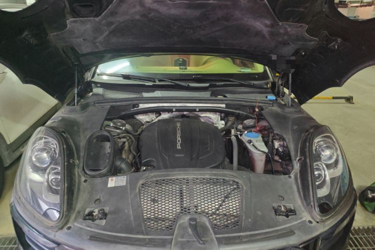 Used Porsche Macan 2017 Macan 2.0T Engine Bay