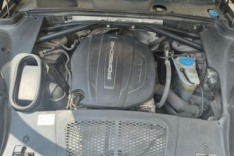 Used Porsche Macan 2017 Macan 2.0T Engine Bay