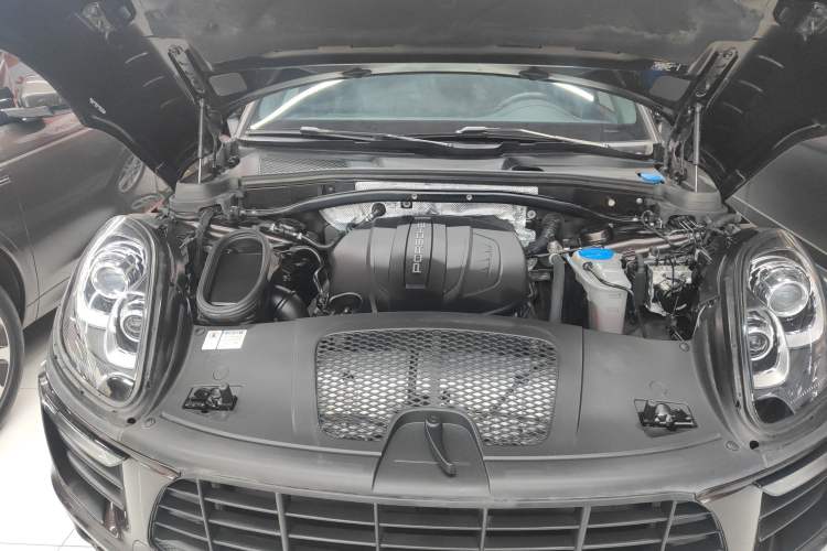 Used Porsche Macan 2017 Macan 2.0T Engine Bay