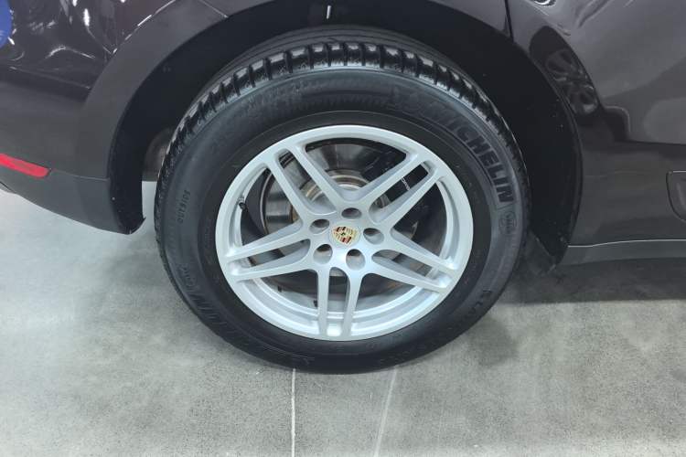 Used Porsche Macan 2017 Macan 2.0T Exterior 2