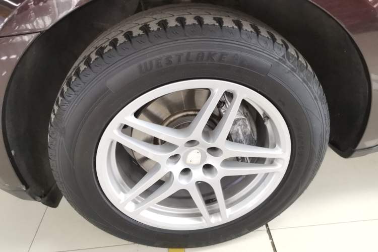 Used Porsche Macan 2017 Macan 2.0T Exterior 4
