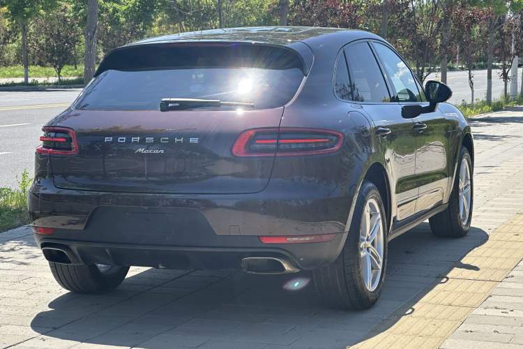 Used Porsche Macan 2017 Macan 2.0T Exterior 4