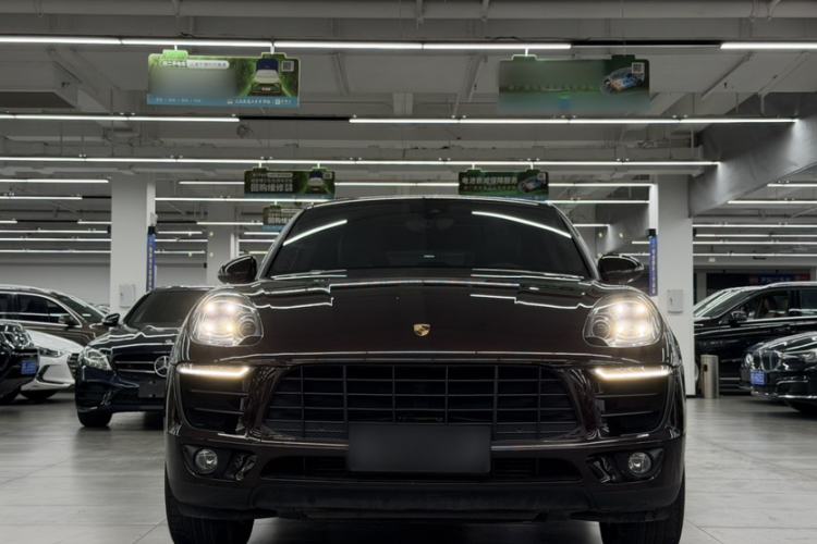 Used Porsche Macan 2017 Macan 2.0T Exterior 4