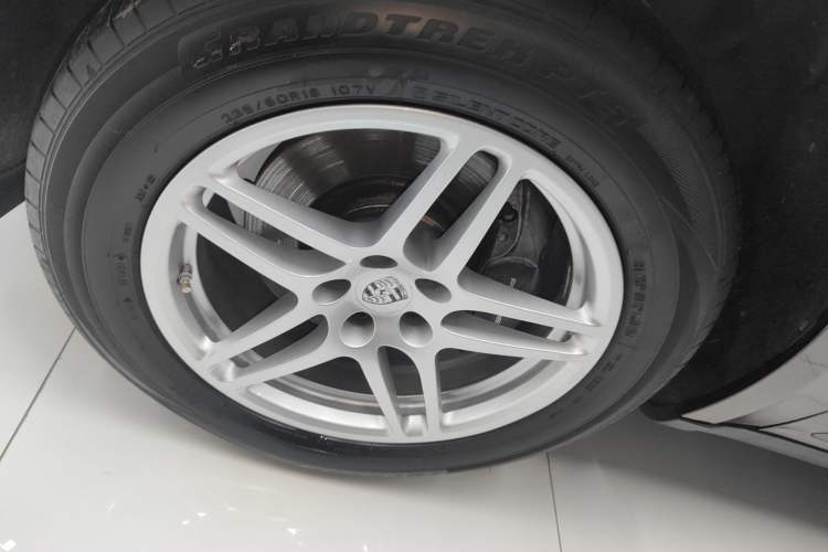 Used Porsche Macan 2017 Macan 2.0T Exterior 4