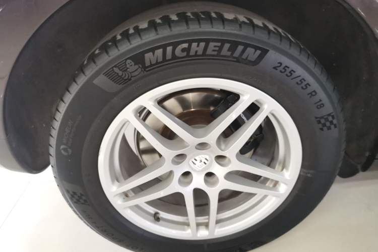 Used Porsche Macan 2017 Macan 2.0T Exterior 5