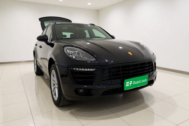 Used Porsche Macan 2017 Macan 2.0T Front Right 45 Deg