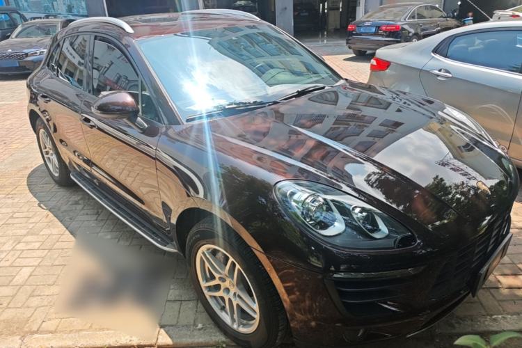 Used Porsche Macan 2017 Macan 2.0T Front Right 45 Deg