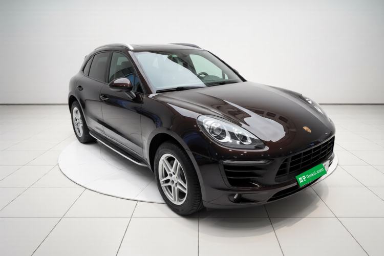 Used Porsche Macan 2017 Macan 2.0T Front Right 45 Deg