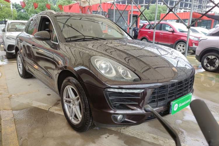 Used Porsche Macan 2017 Macan 2.0T Front Right 45 Deg