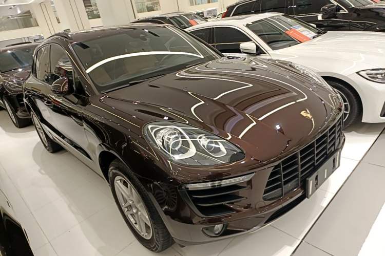 Used Porsche Macan 2017 Macan 2.0T Front Right 45 Deg
