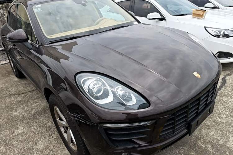 Used Porsche Macan 2017 Macan 2.0T Front Right 45 Deg