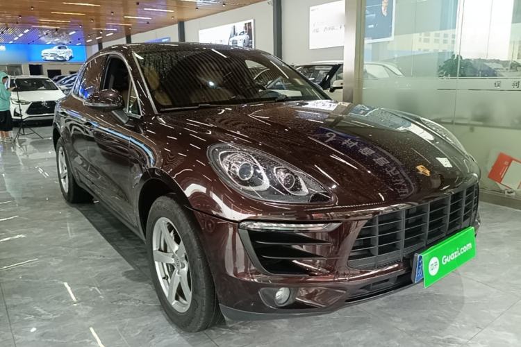 Used Porsche Macan 2017 Macan 2.0T Front Right 45 Deg