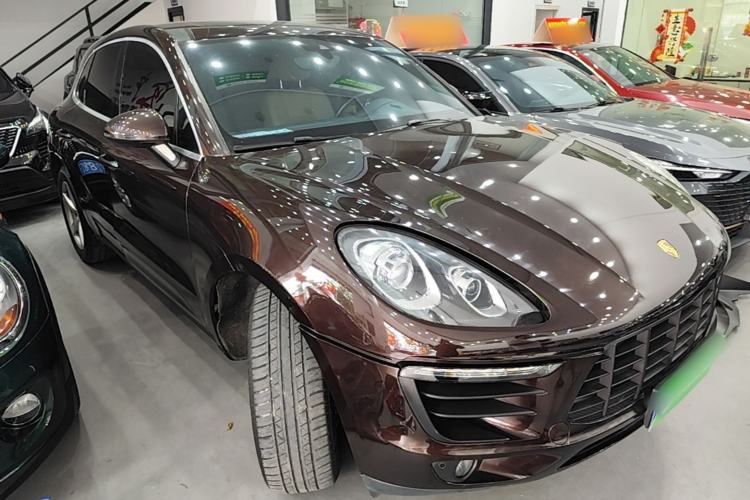 Used Porsche Macan 2017 Macan 2.0T Front Right 45 Deg