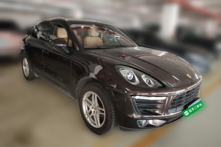 Used Porsche Macan 2017 Macan 2.0T Front Right 45 Deg