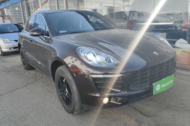 Used Porsche Macan 2017 Macan 2.0T Front Right 45 Deg