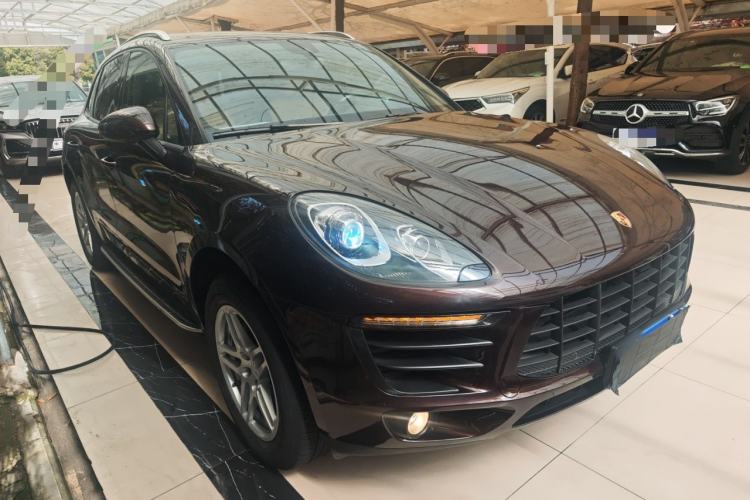 Used Porsche Macan 2017 Macan 2.0T Front Right 45 Deg